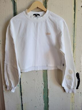 Vans White Cropped Boxy Long Sleeve Tee 100% Cotton with Floral Detail